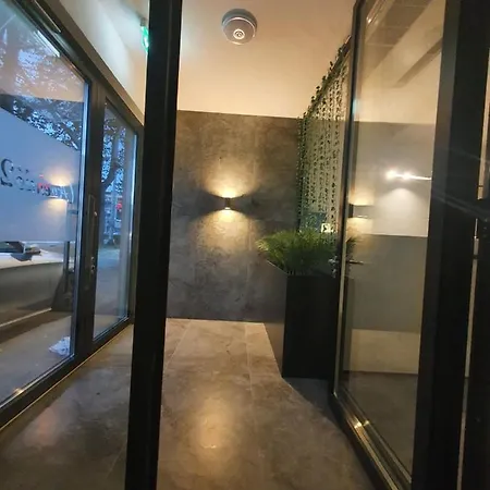 Avenue21